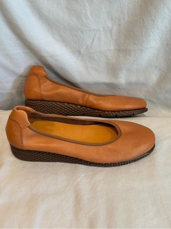 Saydo Classic Tan Leather Ballet Flats - Picture 3 of 4